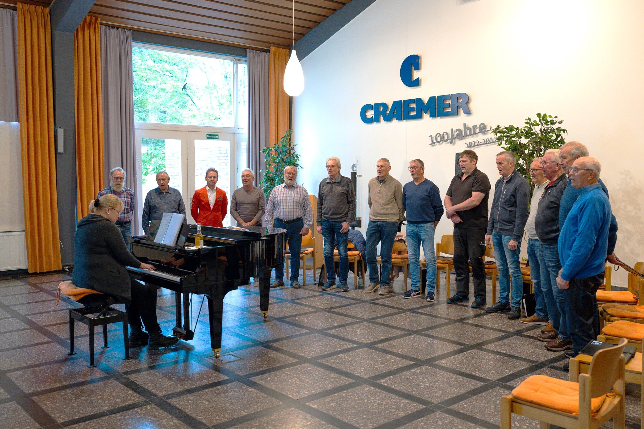 Der Craemer Chor unter der Leitung von Christiane Peters